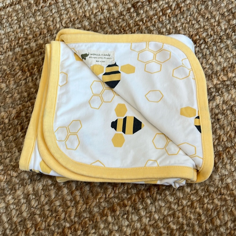 Honeycomb Bumble bee print| Monica + Andy Coming Home Blanket | LIKE NEW 🐝